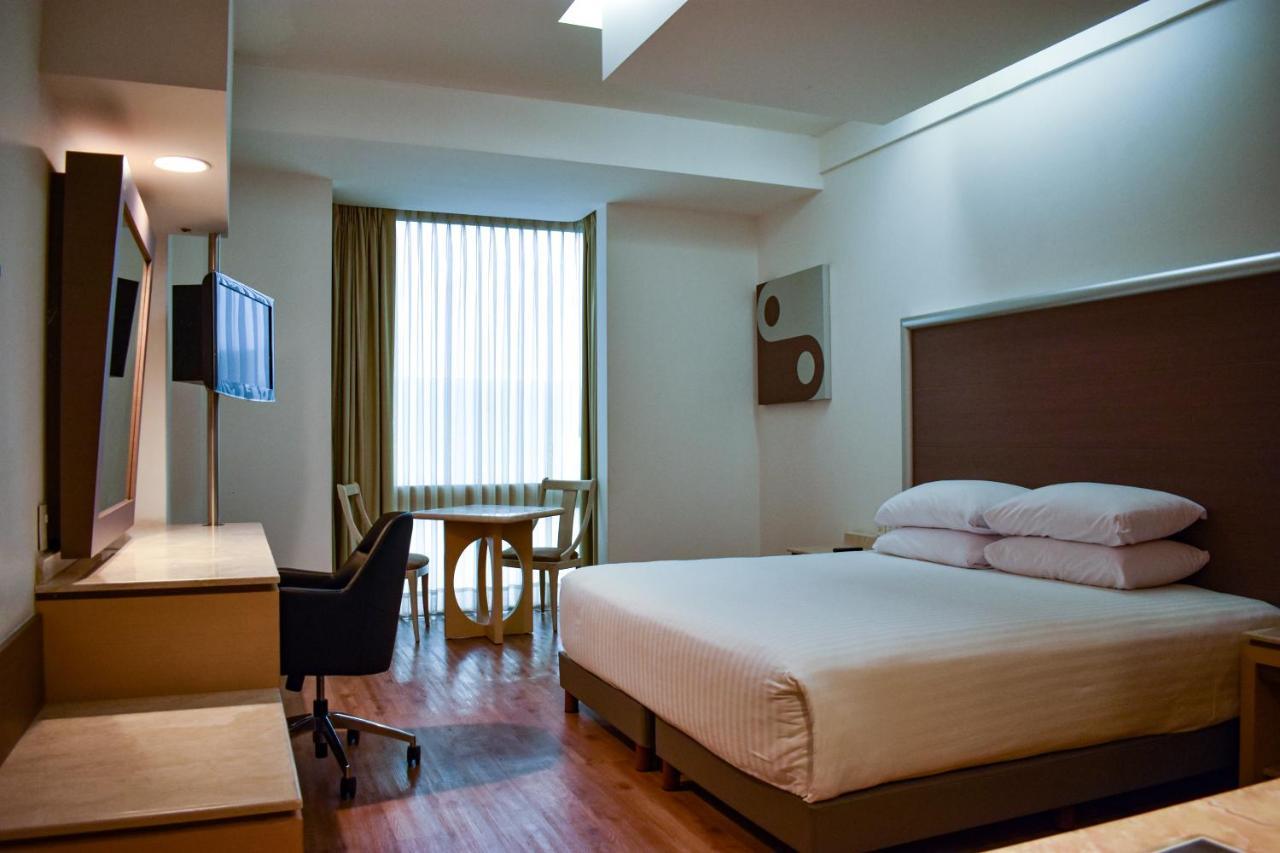 Ramada By Wyndham Mexico City Santa Fe Extérieur photo