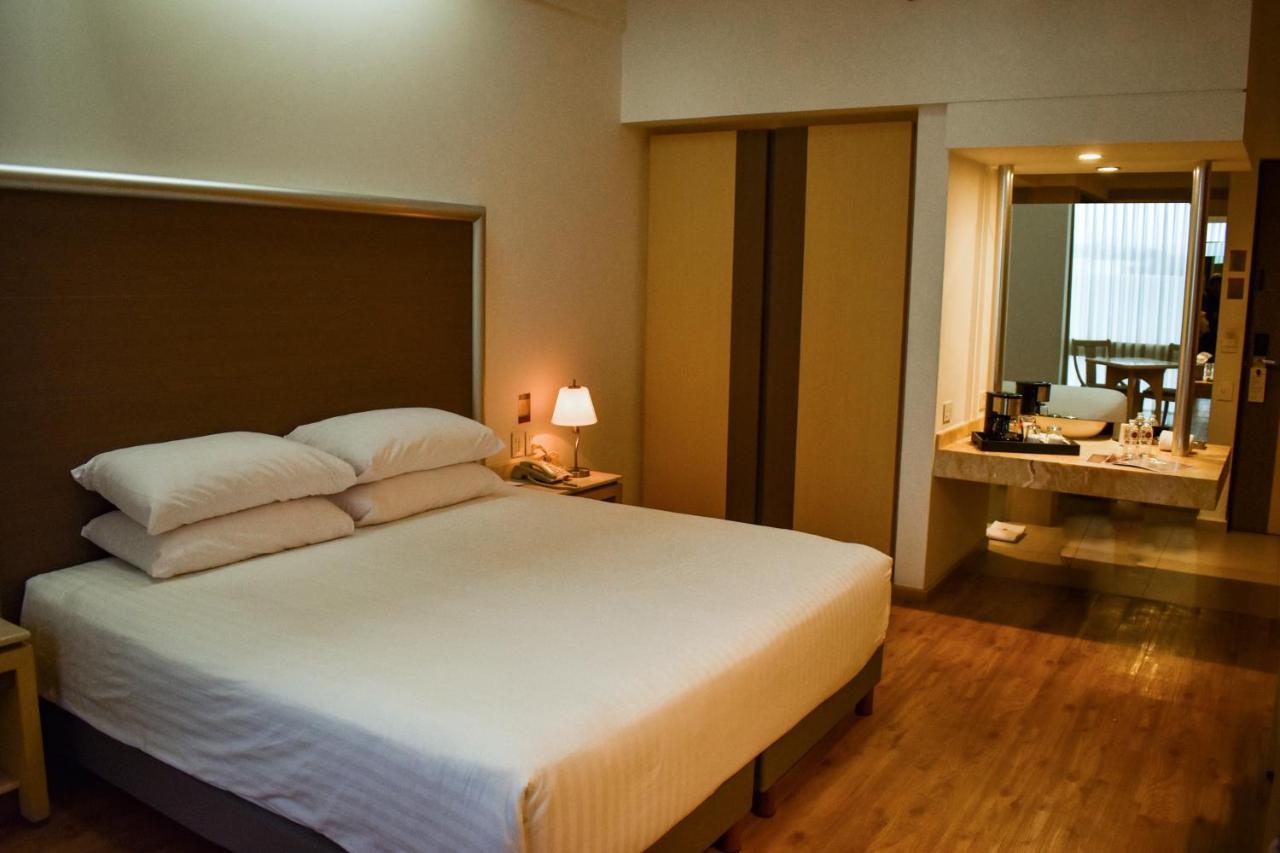 Ramada By Wyndham Mexico City Santa Fe Extérieur photo
