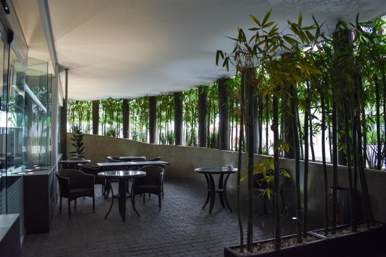 Ramada By Wyndham Mexico City Santa Fe Extérieur photo