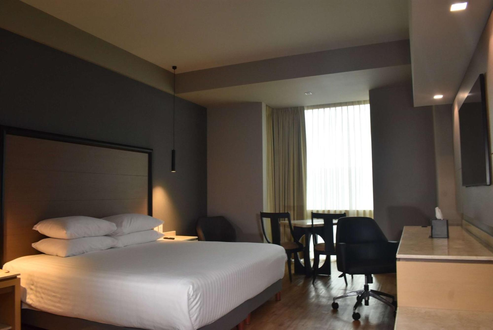 Ramada By Wyndham Mexico City Santa Fe Extérieur photo