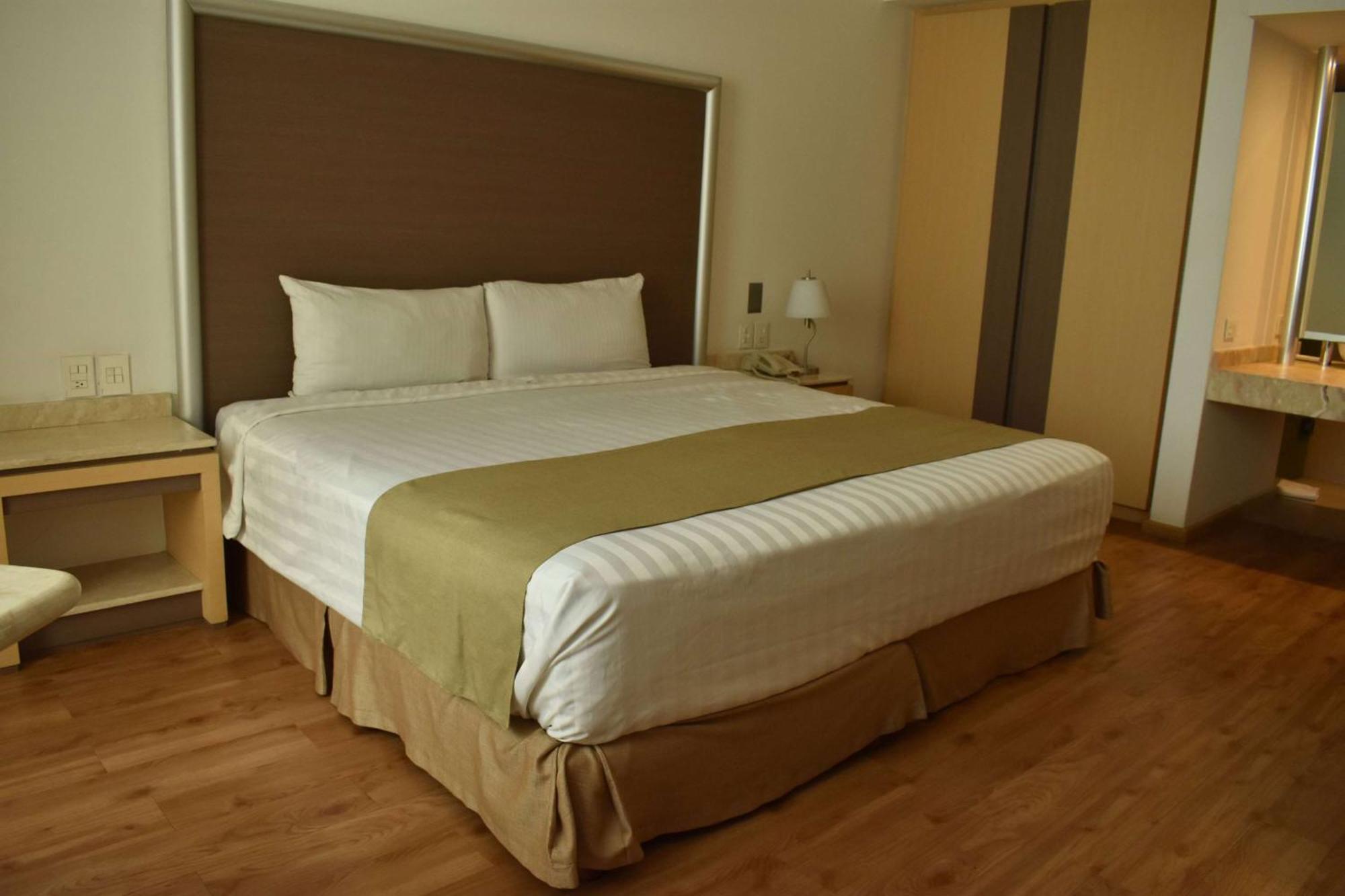 Ramada By Wyndham Mexico City Santa Fe Extérieur photo