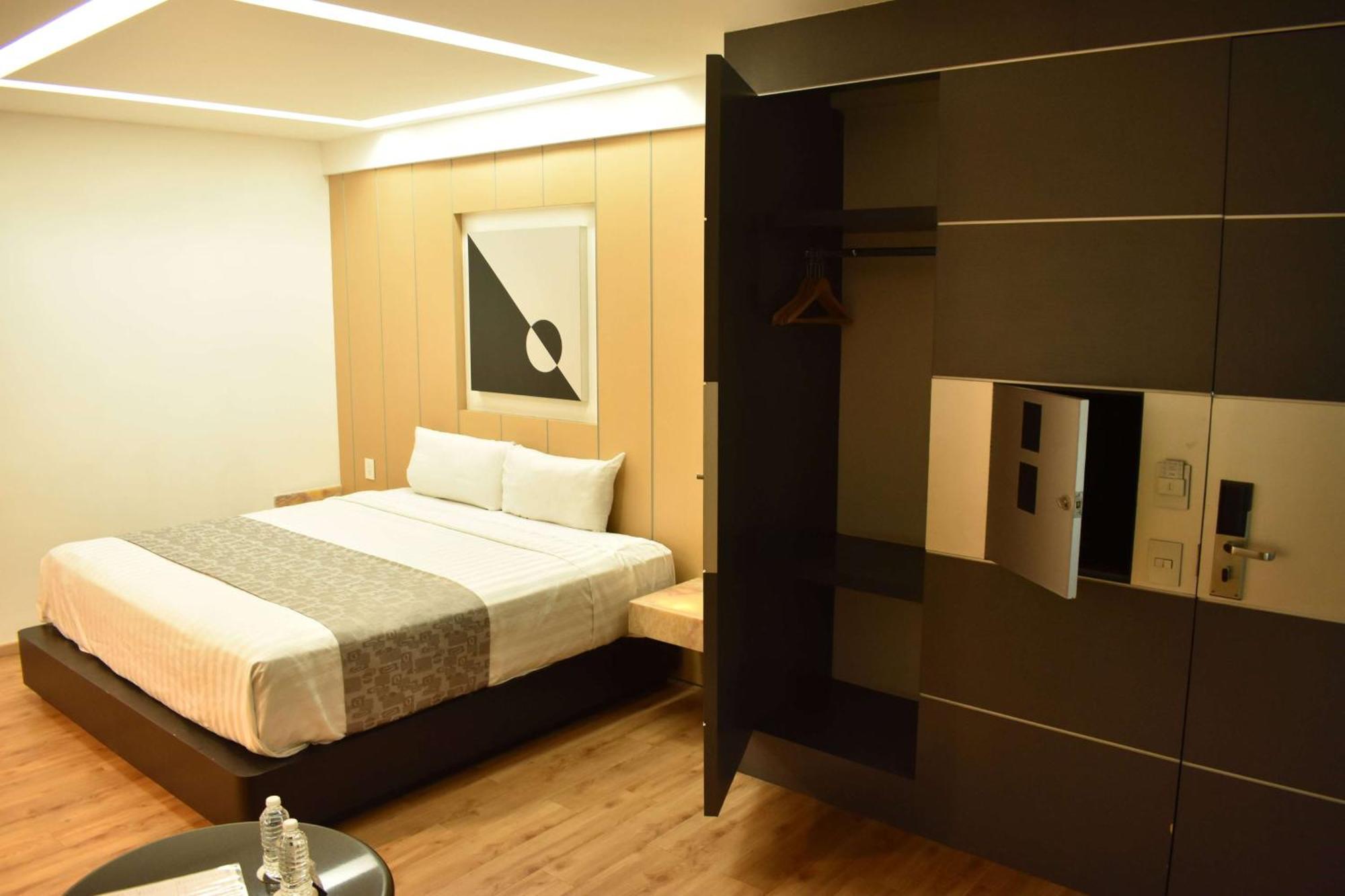 Ramada By Wyndham Mexico City Santa Fe Extérieur photo