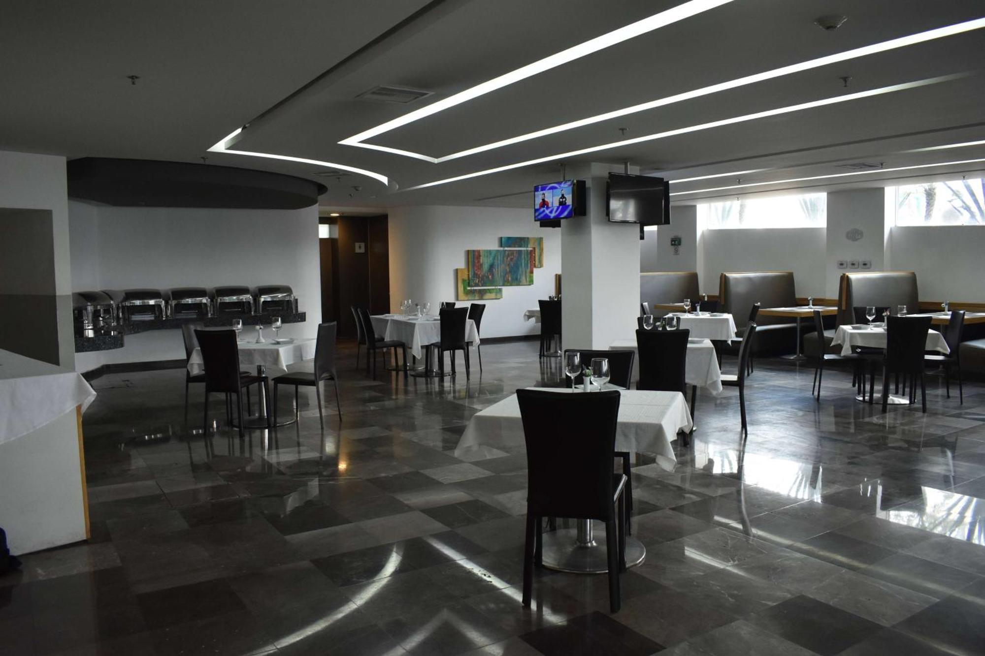 Ramada By Wyndham Mexico City Santa Fe Extérieur photo