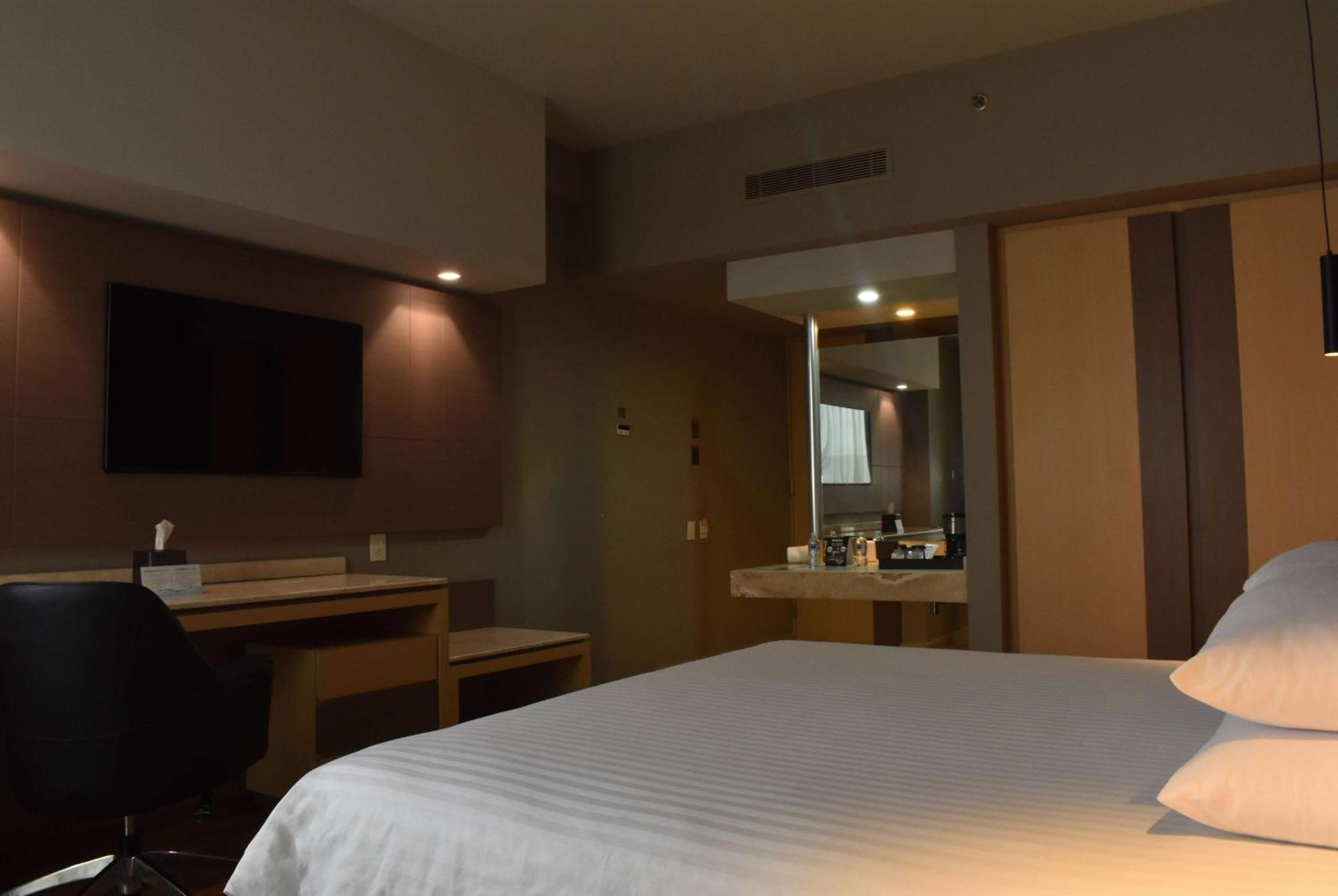 Ramada By Wyndham Mexico City Santa Fe Extérieur photo