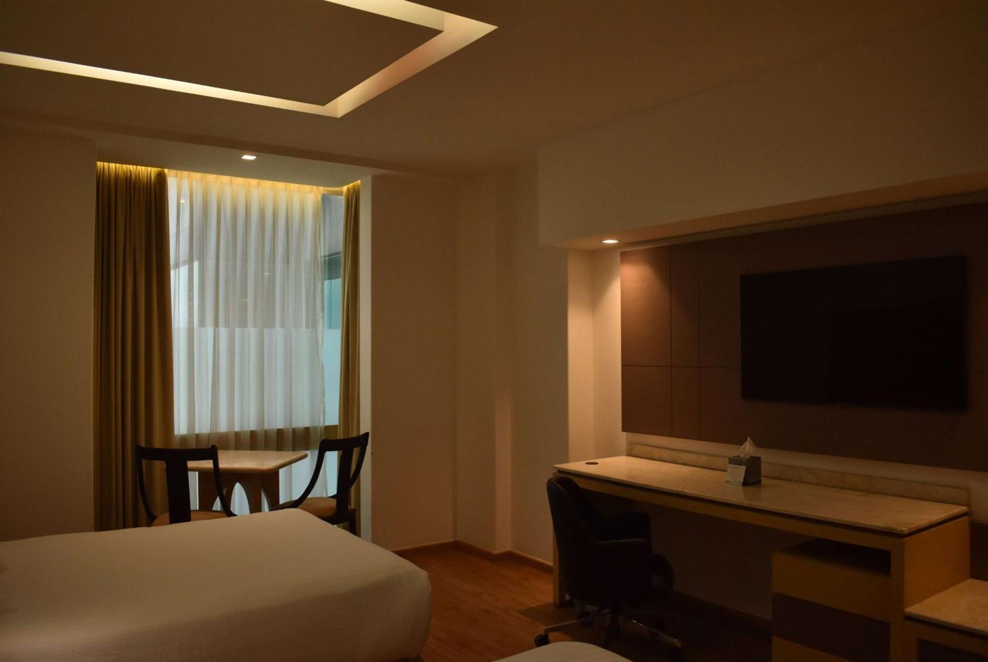 Ramada By Wyndham Mexico City Santa Fe Extérieur photo