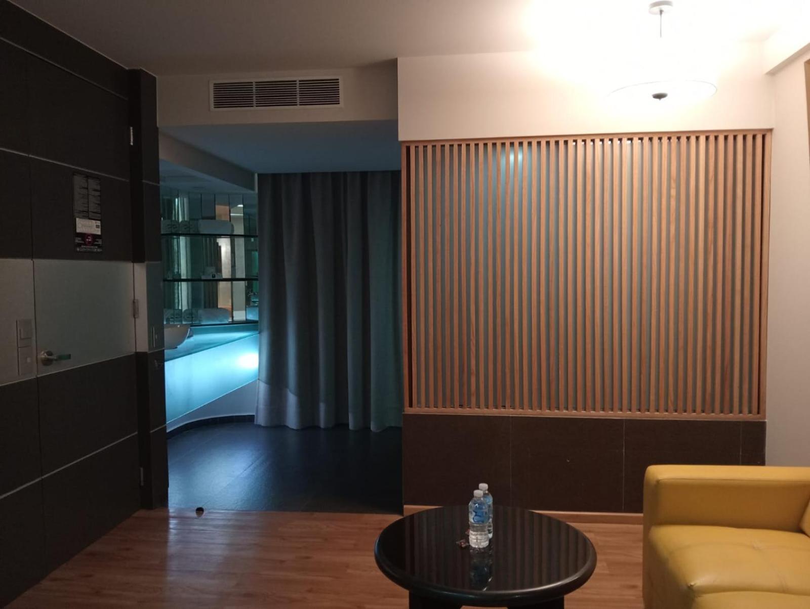 Ramada By Wyndham Mexico City Santa Fe Extérieur photo