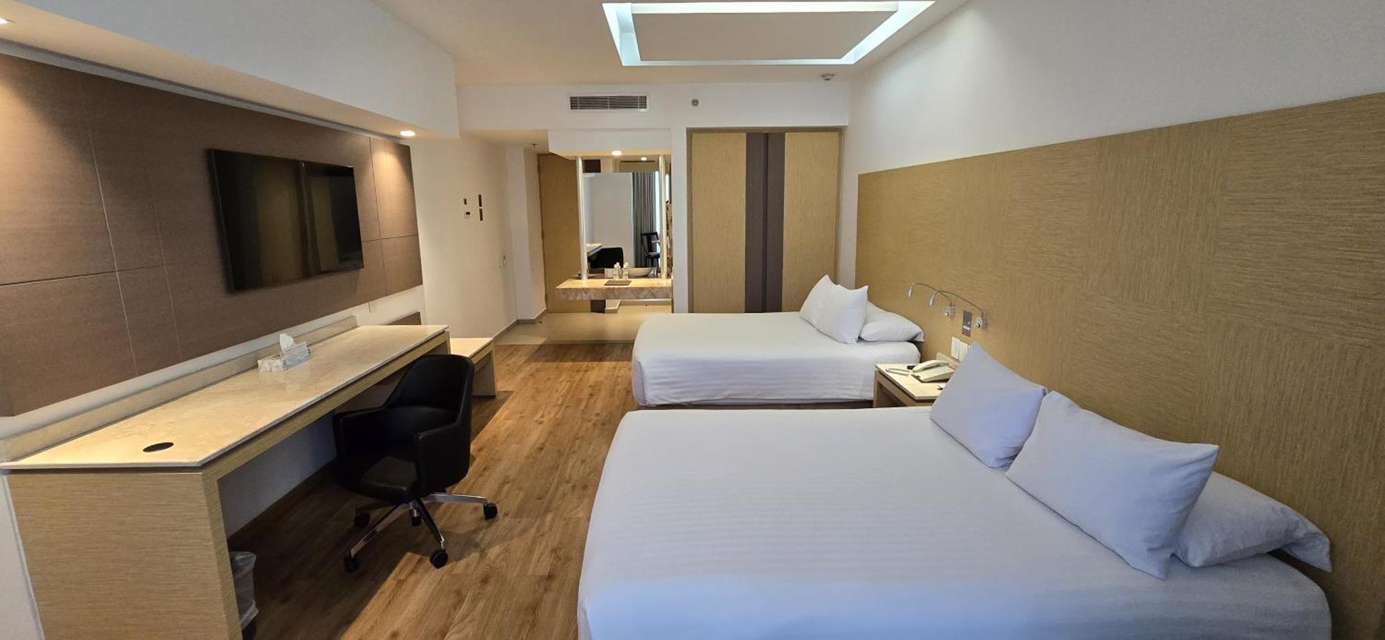Ramada By Wyndham Mexico City Santa Fe Extérieur photo