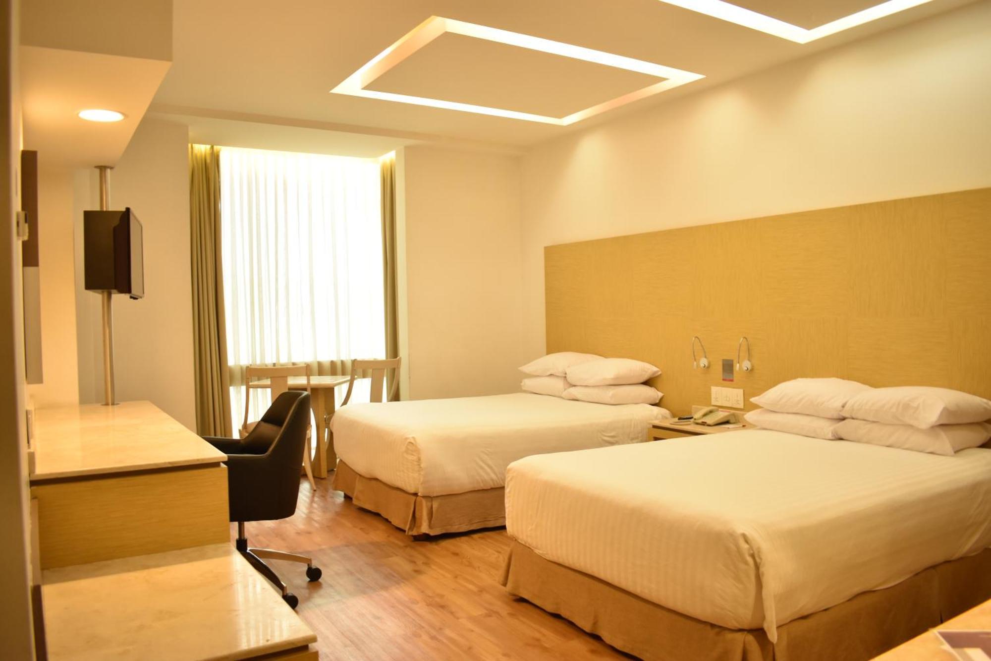 Ramada By Wyndham Mexico City Santa Fe Extérieur photo